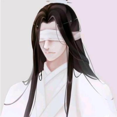 女孩太想念老人睡墓碑旁不愿走